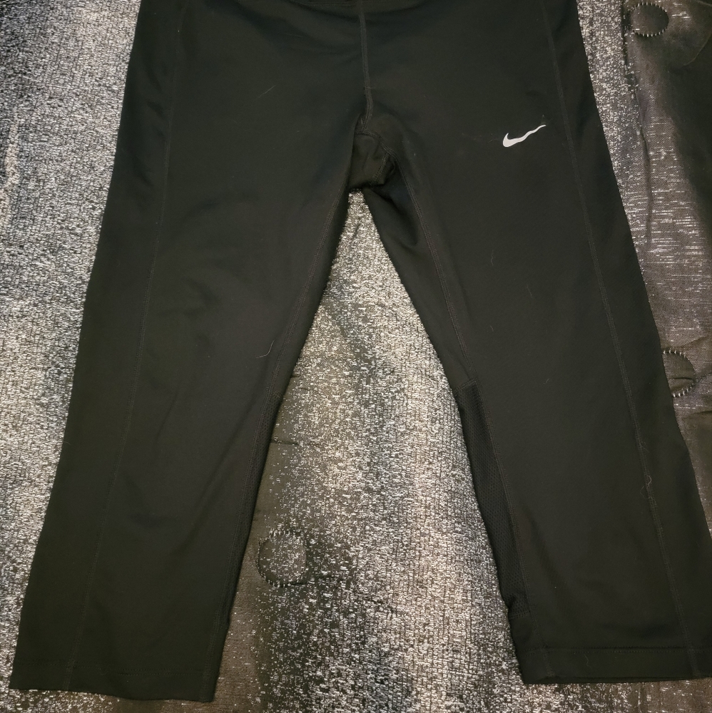 Nike crop drifit legging size large